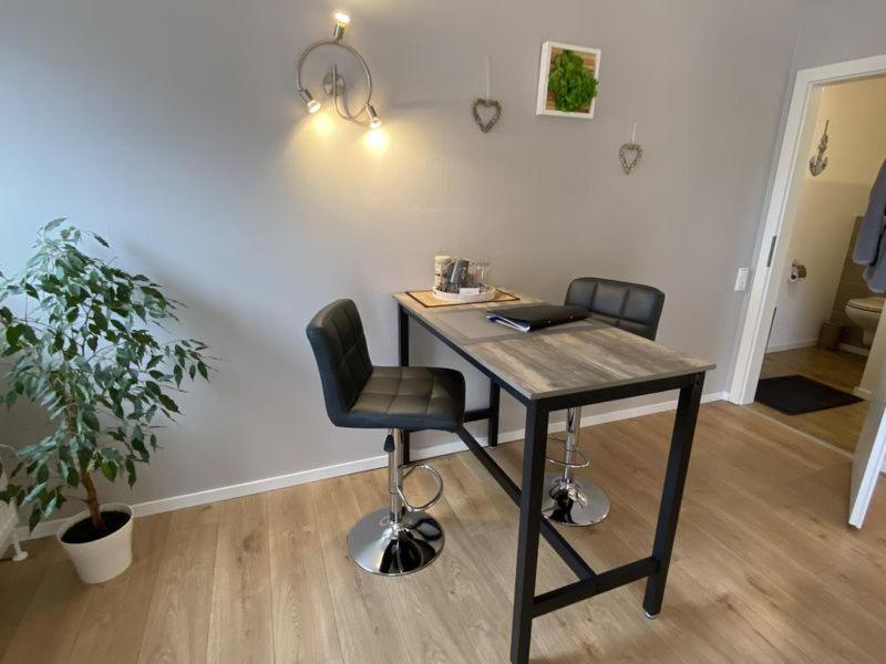 Großes Doppelzimmer mit eigenem Bad und Kühlschrank, frisch saniert Friedrichskoog Exterior foto