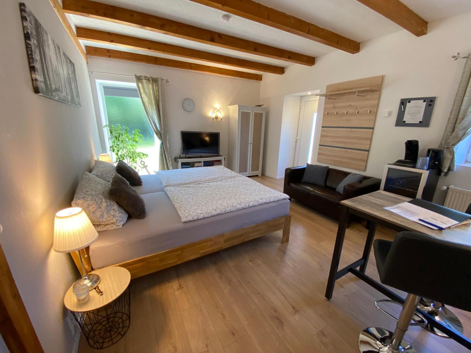 Großes Doppelzimmer mit eigenem Bad und Kühlschrank, frisch saniert Friedrichskoog Exterior foto